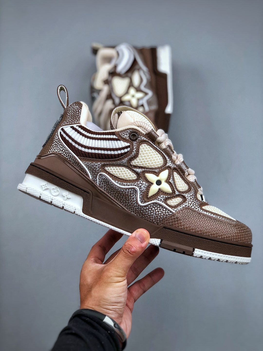 LV-路易-威登trainer 2025走秀 做工精细鞋面由意大利进口小牛皮拼接