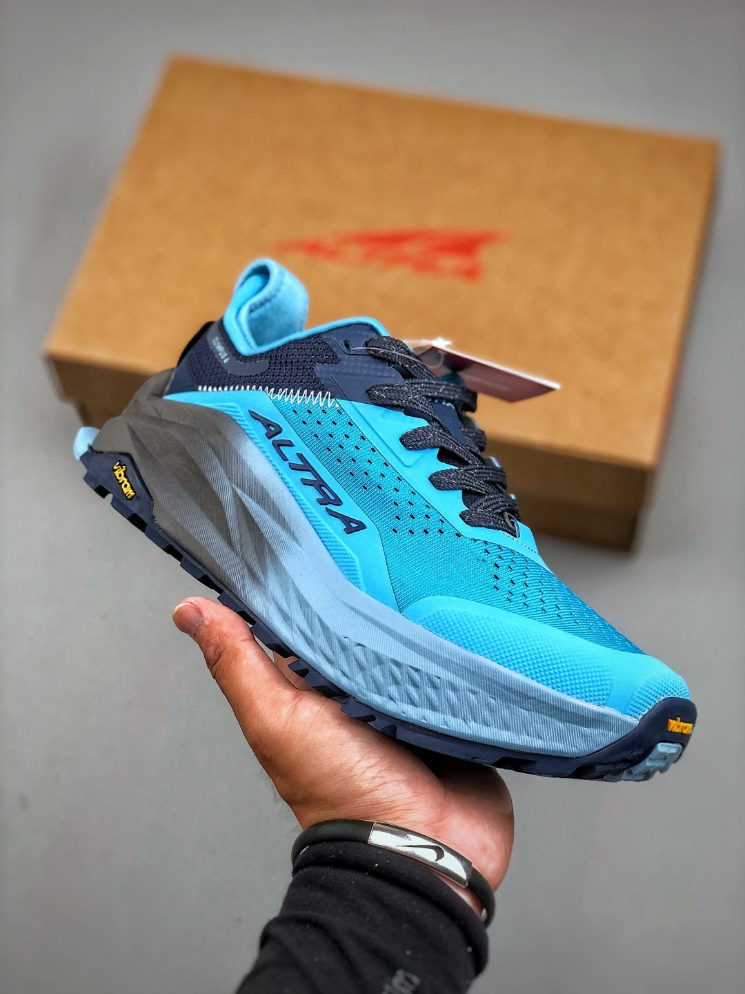 Altra Olympus 6: Comfortable, Durable & Anti-Slip Low Top Outdoor Running Shoes