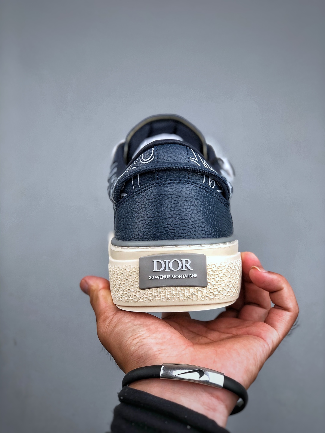 380 迪奥B33运动鞋 重新诠释经典的网球鞋Dior 30Avenue Montaigne标志