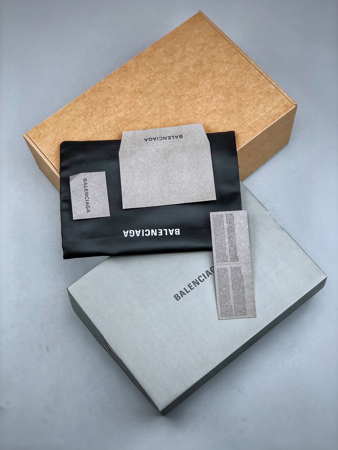 礼盒版本 女鞋先出 Balenciaga 巴黎世家 Hamptons 手工做旧款 牛皮革 复古圆头系带低帮休闲鞋 841765 WCURB 9141