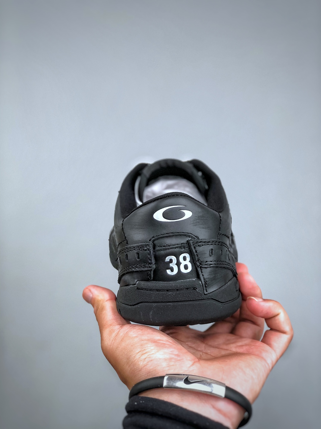 礼盒版本 女鞋先出 Balenciaga 巴黎世家 Hamptons 手工做旧款 牛皮革 复古圆头系带低帮休闲鞋 841765 WCURB 9141