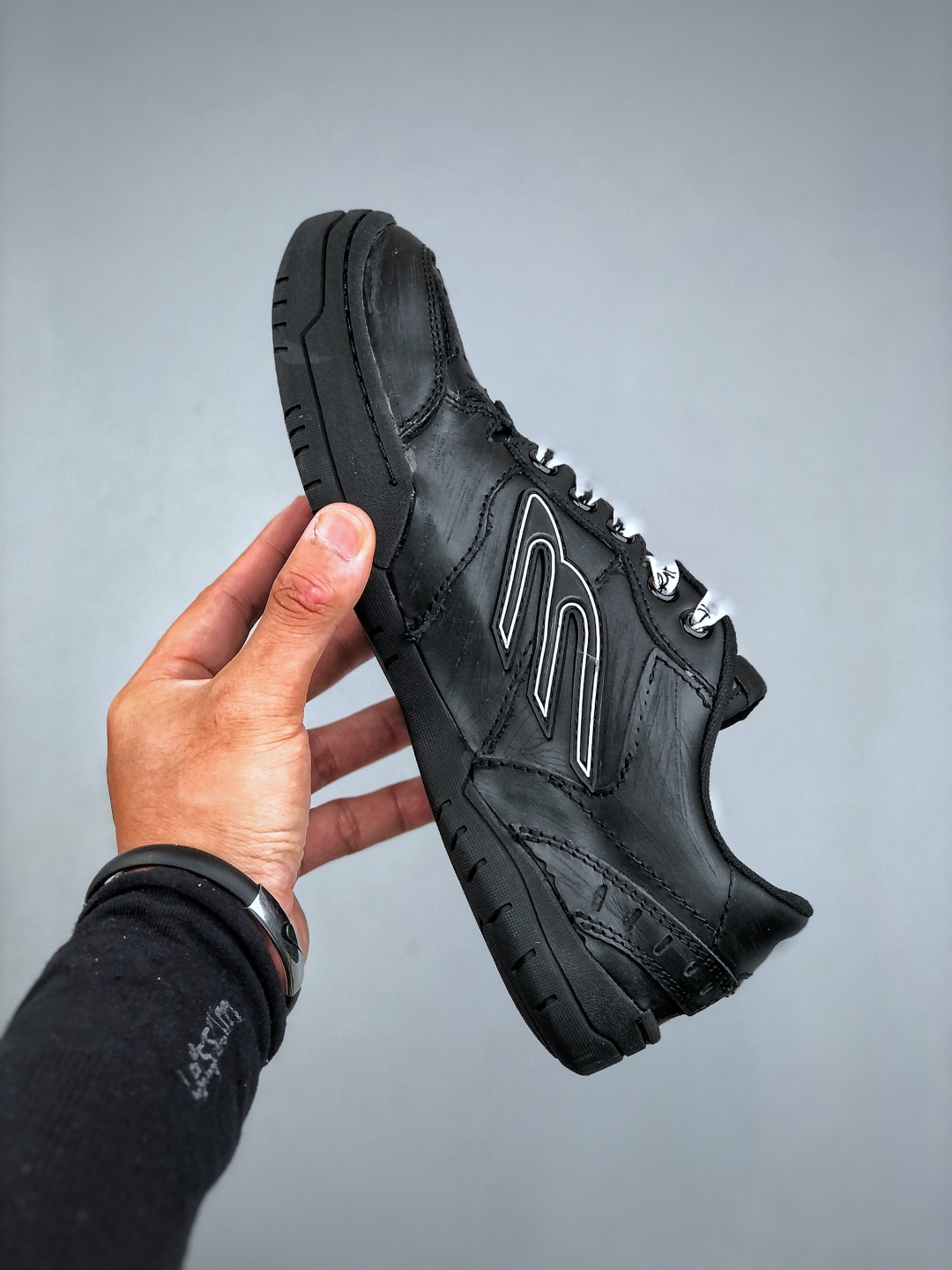 礼盒版本 女鞋先出 Balenciaga 巴黎世家 Hamptons 手工做旧款 牛皮革 复古圆头系带低帮休闲鞋 841765 WCURB 9141