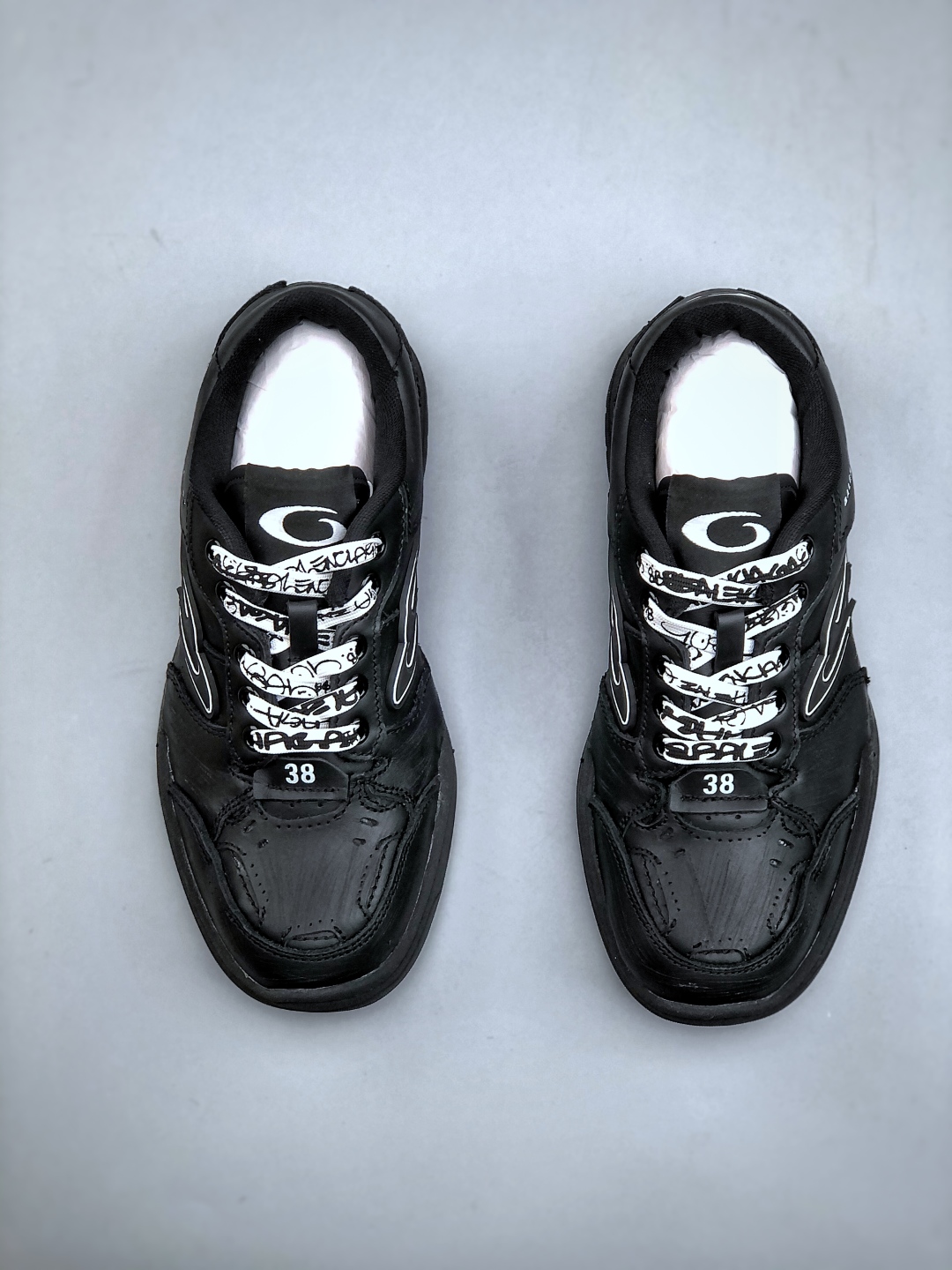 礼盒版本 女鞋先出 Balenciaga 巴黎世家 Hamptons 手工做旧款 牛皮革 复古圆头系带低帮休闲鞋 841765 WCURB 9141