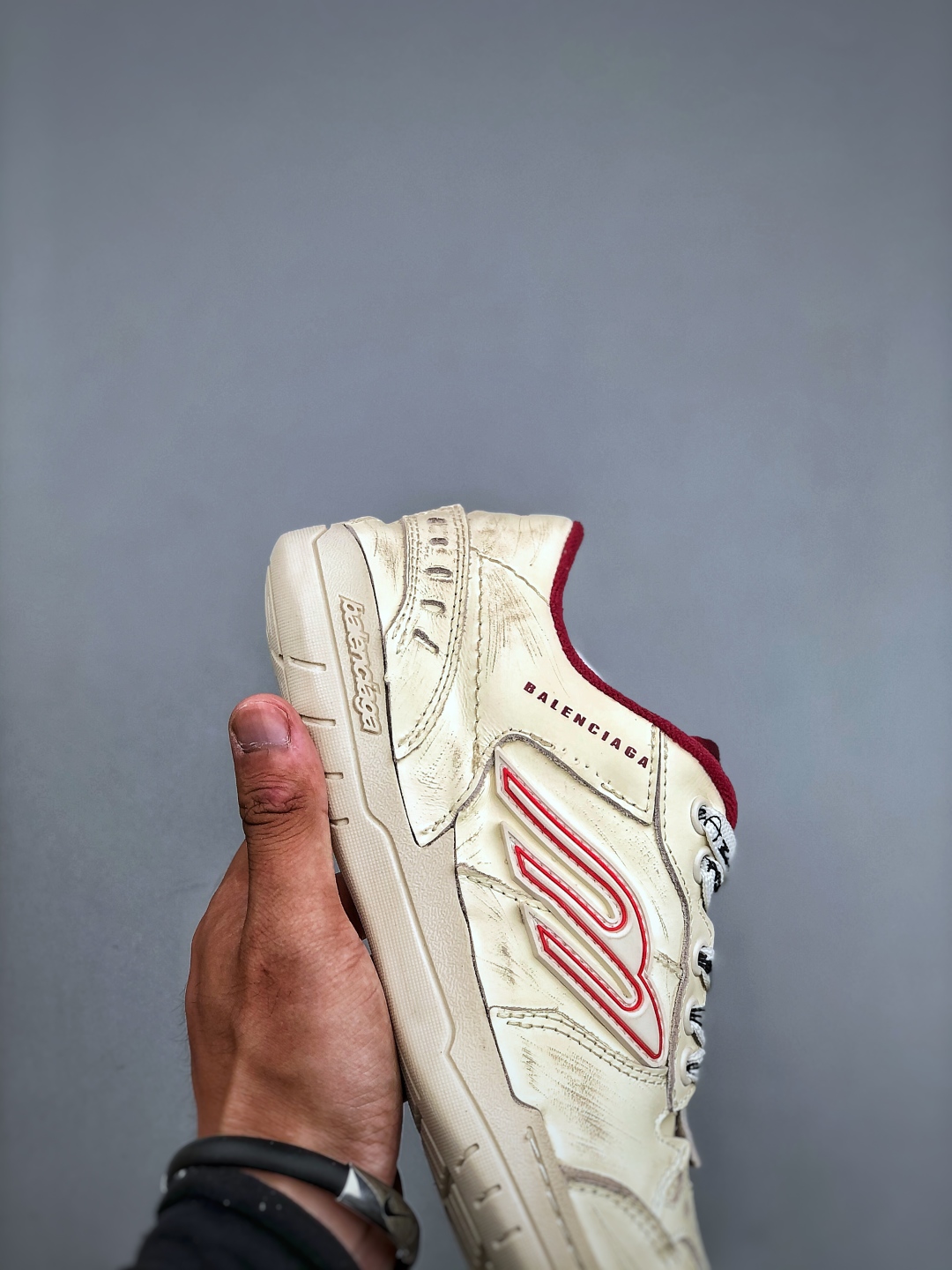 礼盒版本 女鞋先出 Balenciaga 巴黎世家 Hamptons 手工做旧款 牛皮革 复古圆头系带低帮休闲鞋 841765 WCURB 9141