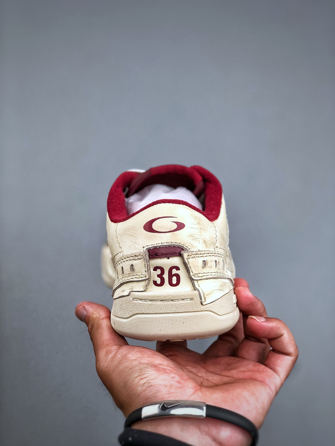 礼盒版本 女鞋先出 Balenciaga 巴黎世家 Hamptons 手工做旧款 牛皮革 复古圆头系带低帮休闲鞋 841765 WCURB 9141