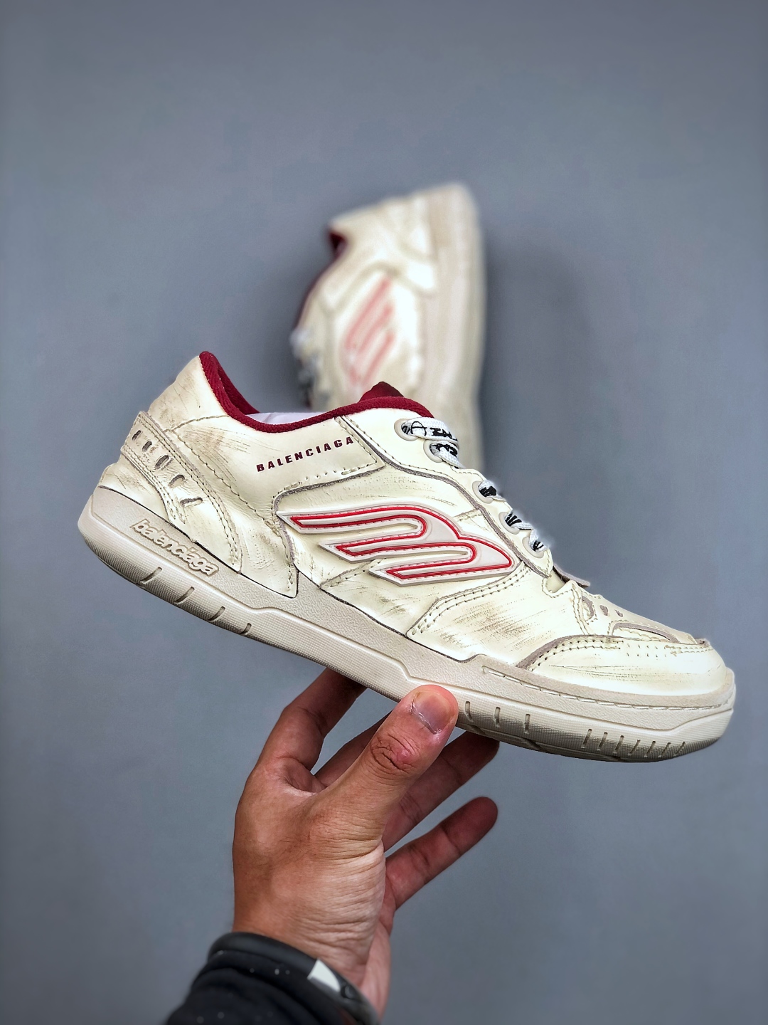 礼盒版本 女鞋先出 Balenciaga 巴黎世家 Hamptons 手工做旧款 牛皮革 复古圆头系带低帮休闲鞋 841765 WCURB 9141