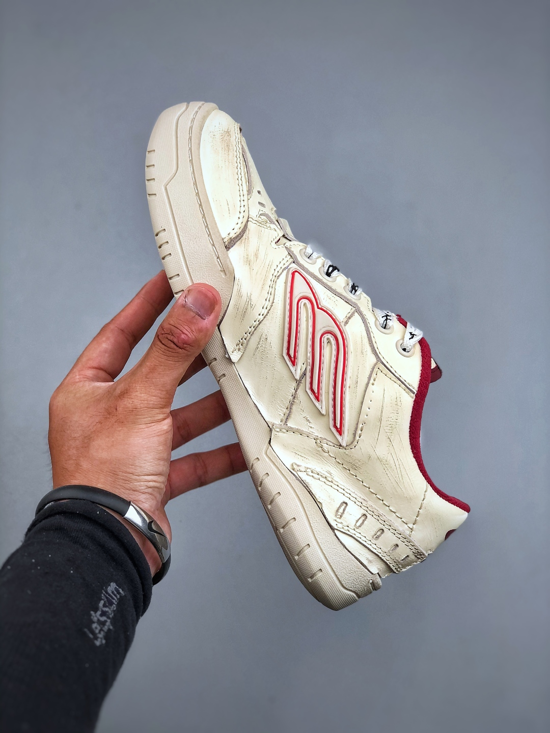 礼盒版本 女鞋先出 Balenciaga 巴黎世家 Hamptons 手工做旧款 牛皮革 复古圆头系带低帮休闲鞋 841765 WCURB 9141