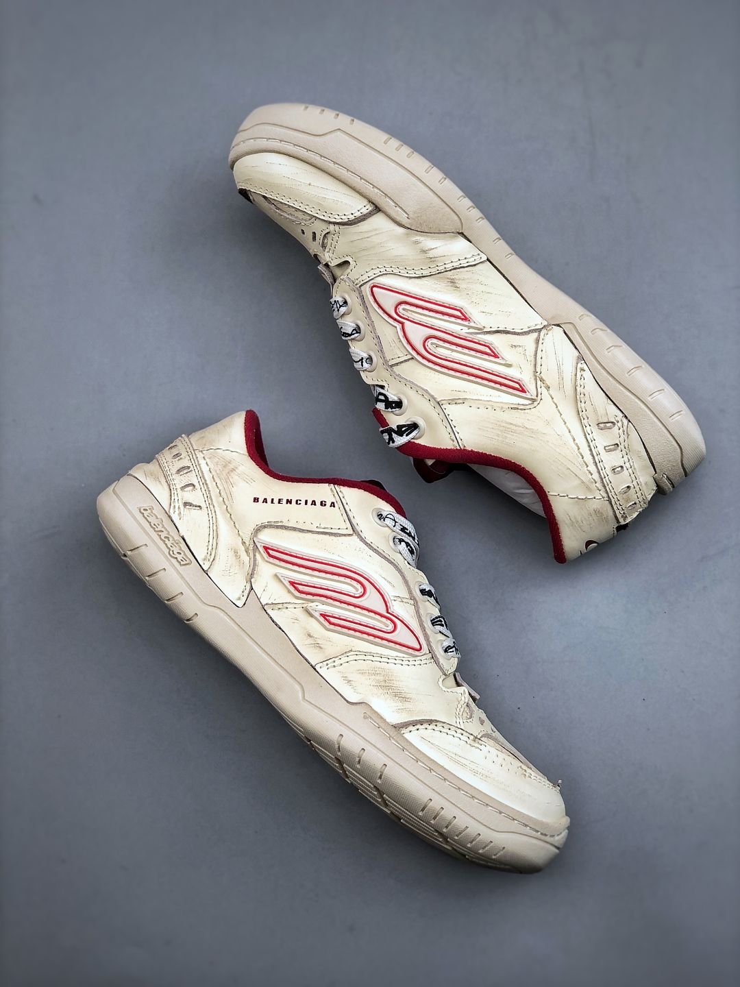 礼盒版本 女鞋先出 Balenciaga 巴黎世家 Hamptons 手工做旧款 牛皮革 复古圆头系带低帮休闲鞋 841765 WCURB 9141