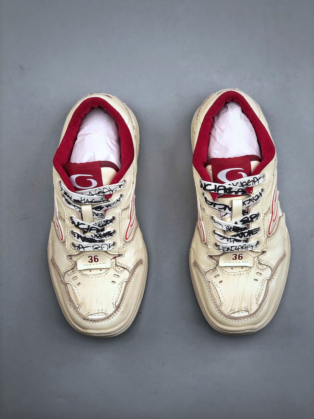 礼盒版本 女鞋先出 Balenciaga 巴黎世家 Hamptons 手工做旧款 牛皮革 复古圆头系带低帮休闲鞋 841765 WCURB 9141