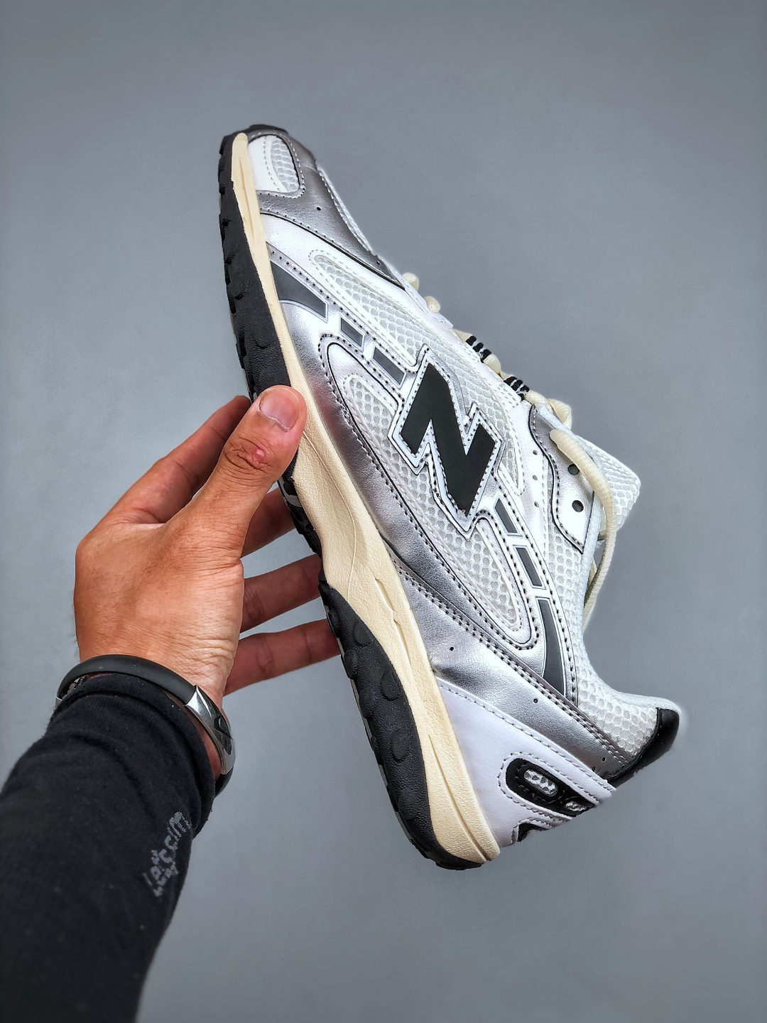 💰320
New Balance 204L系列 新百伦 薄底鞋 薄底皮质鞋带德训系 减震耐磨包裹性支撑轻便 低帮 生活休闲鞋 货号:U204LSWD  尺码：36-45（半）