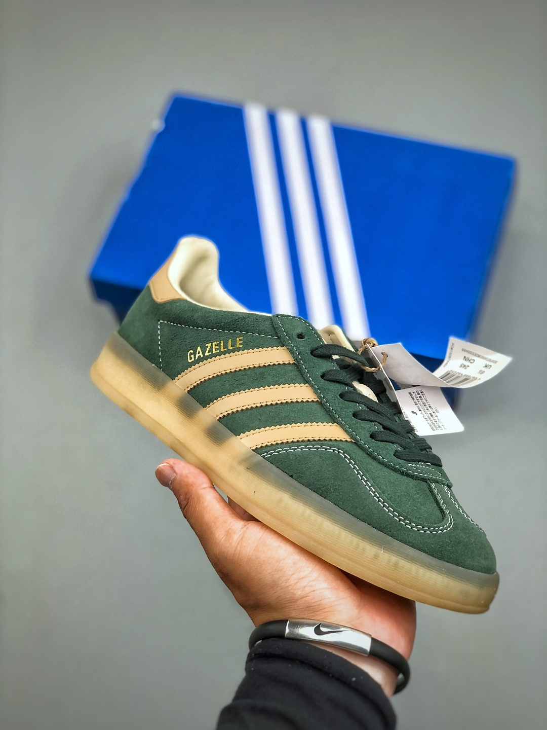 💰260
Adidas  Gazelle Indoor 三叶草休闲防滑耐磨低帮板鞋货号:JH5402 尺码：35-45