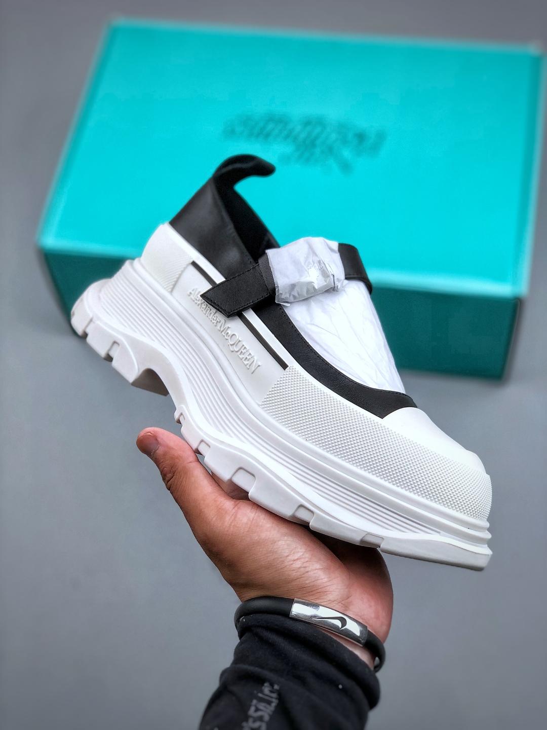 Alexander McQueen Women's White Leather Oversized Platform Sneakers 1 cmp i1755984454350 8693 0 0