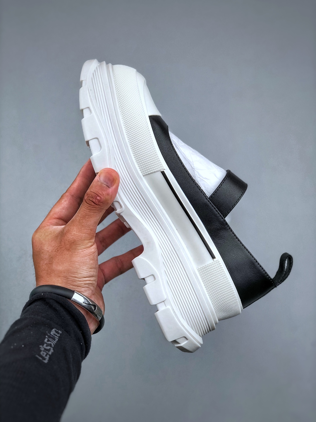 Alexander McQueen Women's White Leather Oversized Platform Sneakers 2 cmp i1755984454451 511 0 1