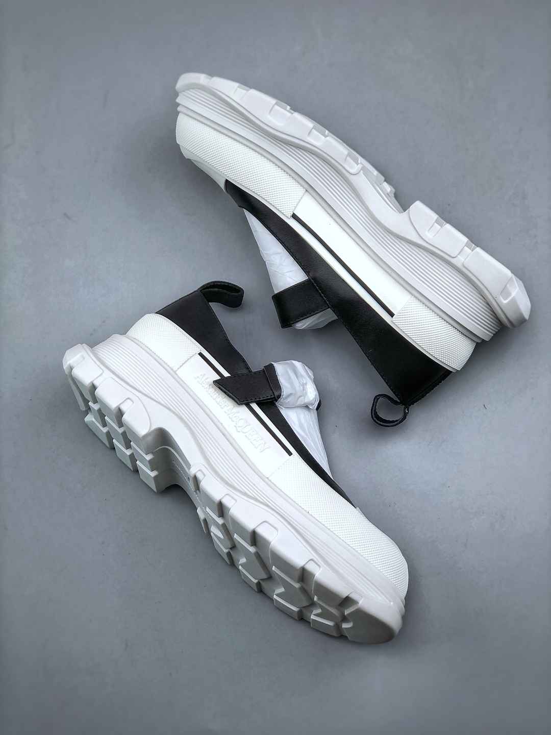 Alexander McQueen Women's White Leather Oversized Platform Sneakers 9 cmp i1755984455948 2821 0 8