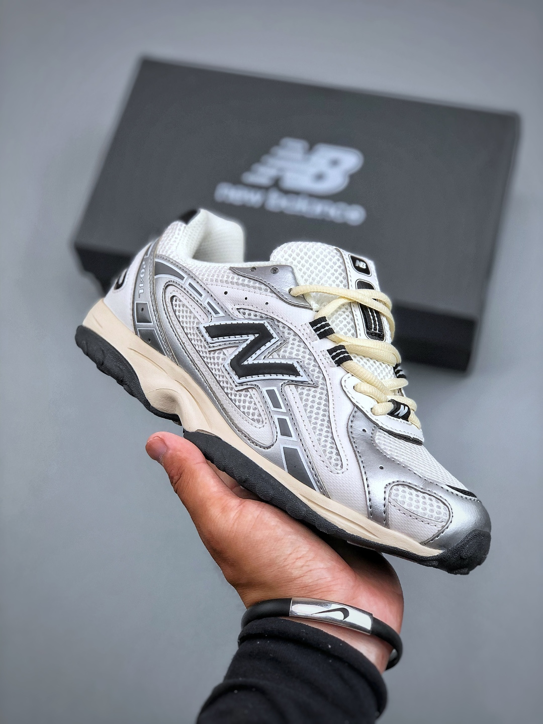 💰260  New Balance 204L系列 新百伦 薄底鞋 薄底皮质鞋带德训系 减震耐磨包裹性支撑轻便 低帮 生活休闲鞋 货号:号:号:U204LSWD  尺码：36-45