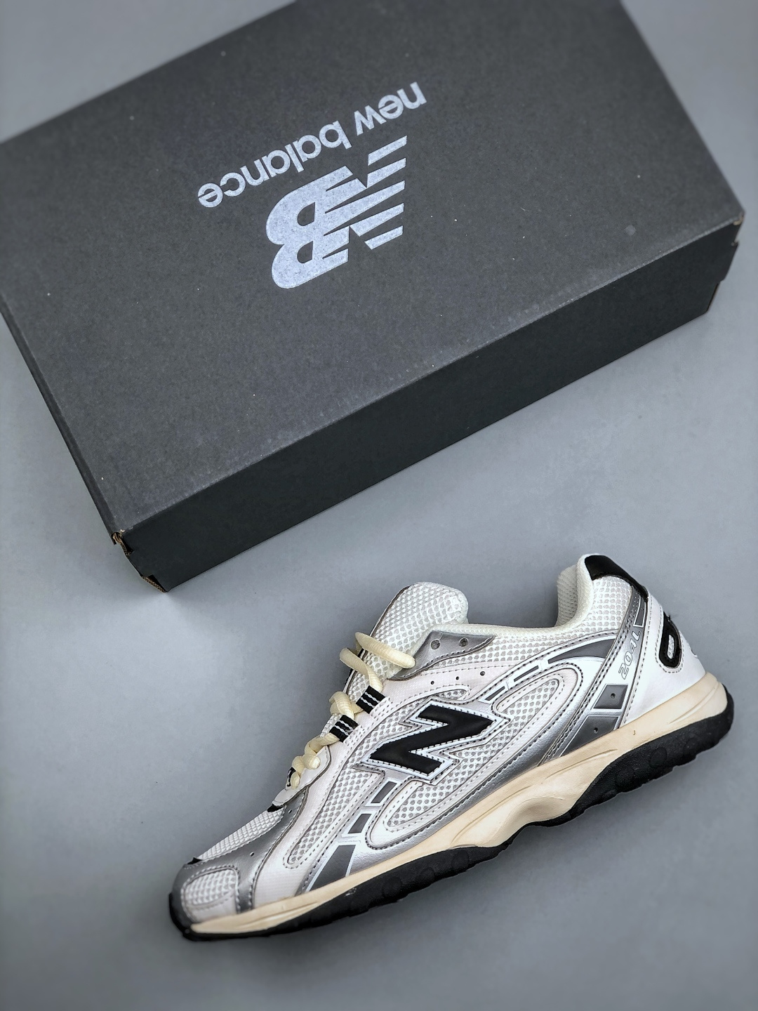 💰260  New Balance 204L系列 新百伦 薄底鞋 薄底皮质鞋带德训系 减震耐磨包裹性支撑轻便 低帮 生活休闲鞋 货号:号:号:U204LSWD  尺码：36-45