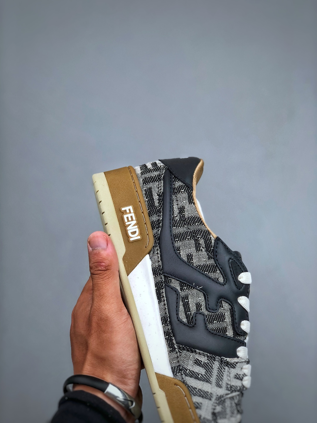 380 广东原装高端品质 FENDI芬迪 Match 圆头厚底 低帮板鞋 Fendi芬迪情侣款休闲鞋