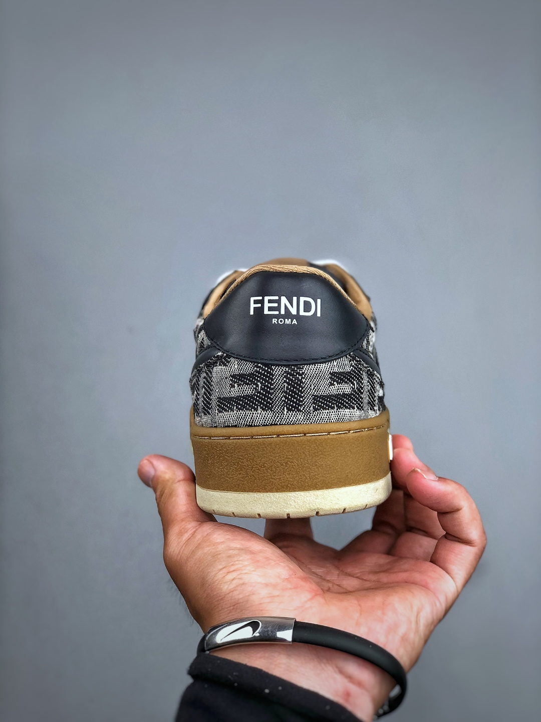 380 广东原装高端品质 FENDI芬迪 Match 圆头厚底 低帮板鞋 Fendi芬迪情侣款休闲鞋