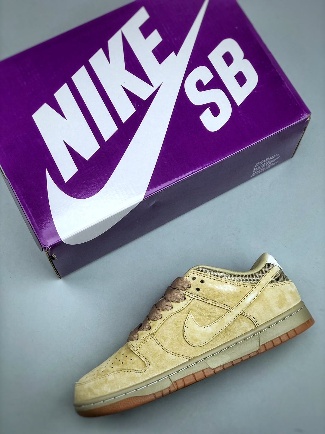 💰320   Nike SB Dunk Low pro    独家版型蒸餾加工帶來的是更好的视觉和脚感体验 超高清洁度 皮料切割干净无任何毛边 细节完美 货号：HJ0367 200 尺码：36-46（半）