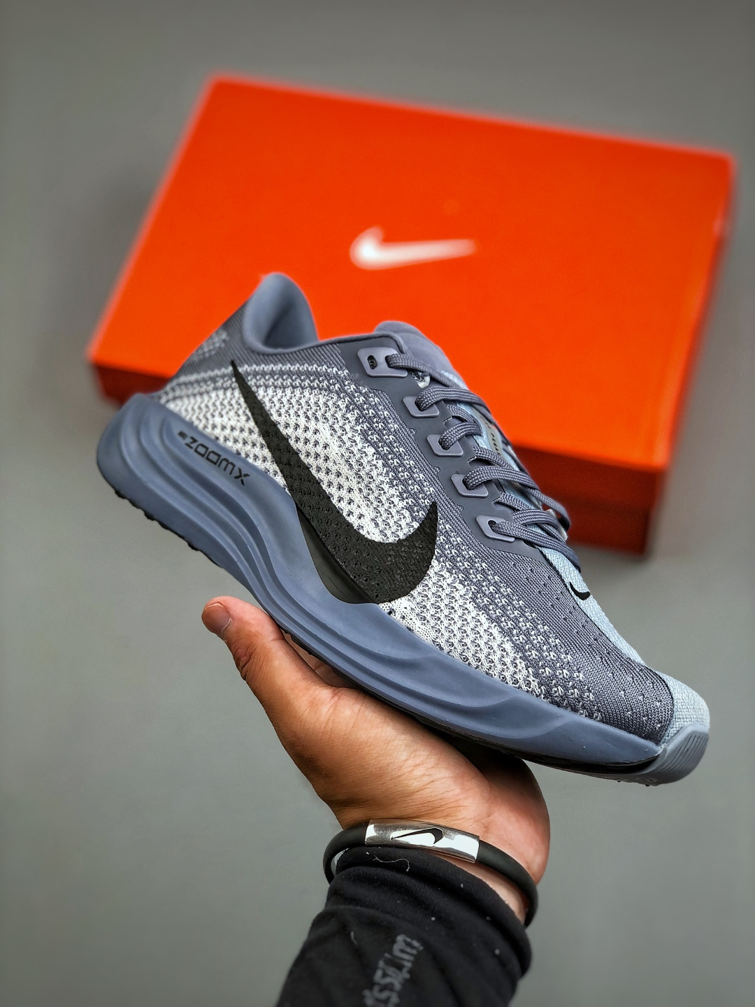 纯原 Nike Flex Plus Pegasus Plus 舒适跑鞋网面透气跑步鞋 兼顾迅疾外观和稳固脚感 后跟覆面和中足动态支撑巧妙融合 缔造稳定顺畅的迈步体验 采用密度更高的材料而且去除了前一代中操作的支撑 撑条设计舒适运动 织物耐磨透气低帮 气垫跑步鞋货号:FQ7262 101 (半)