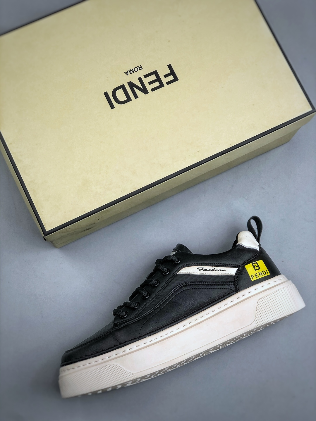 220 FENDI/ 芬迪 板鞋/休闲鞋