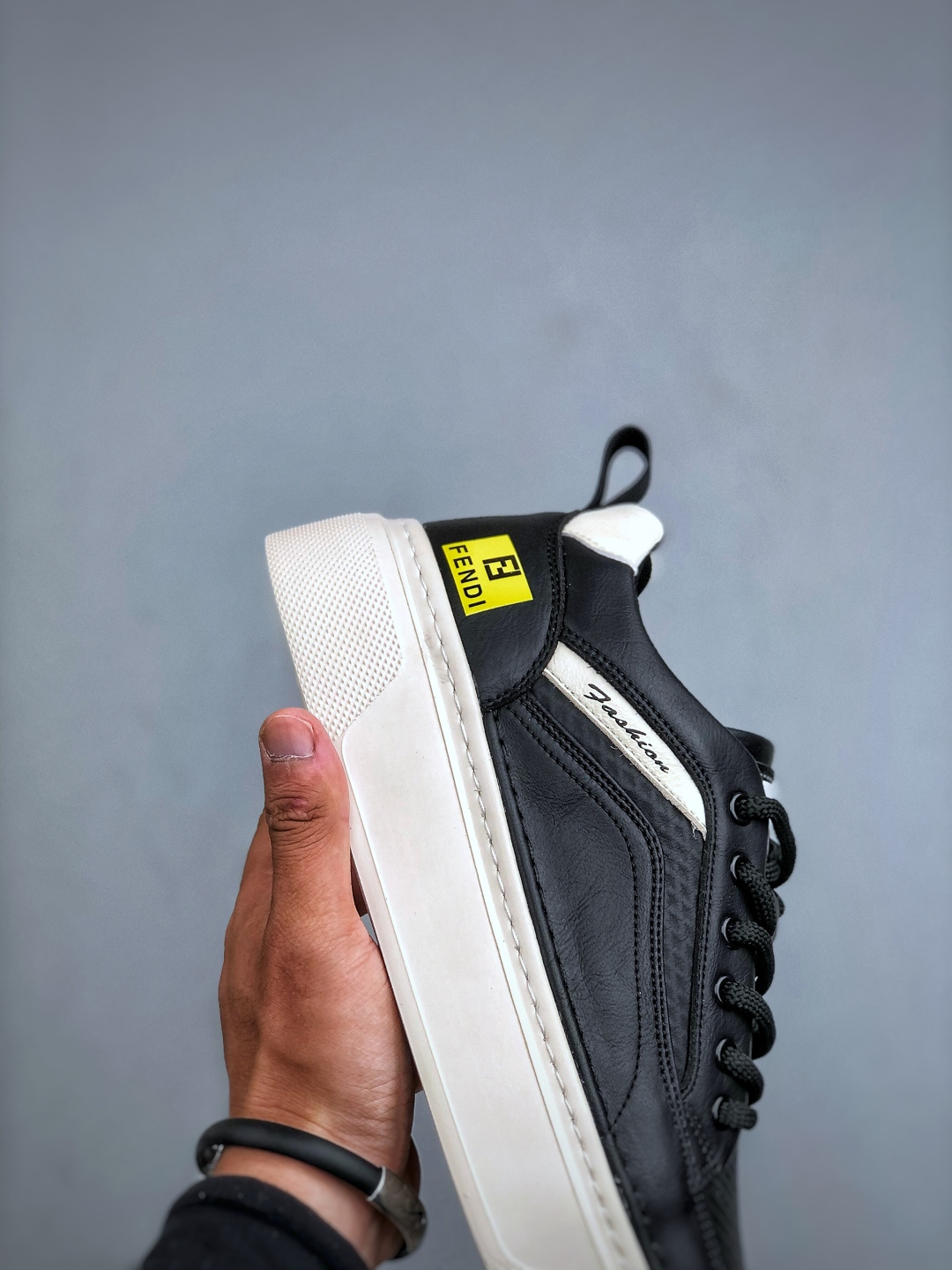 220 FENDI/ 芬迪 板鞋/休闲鞋