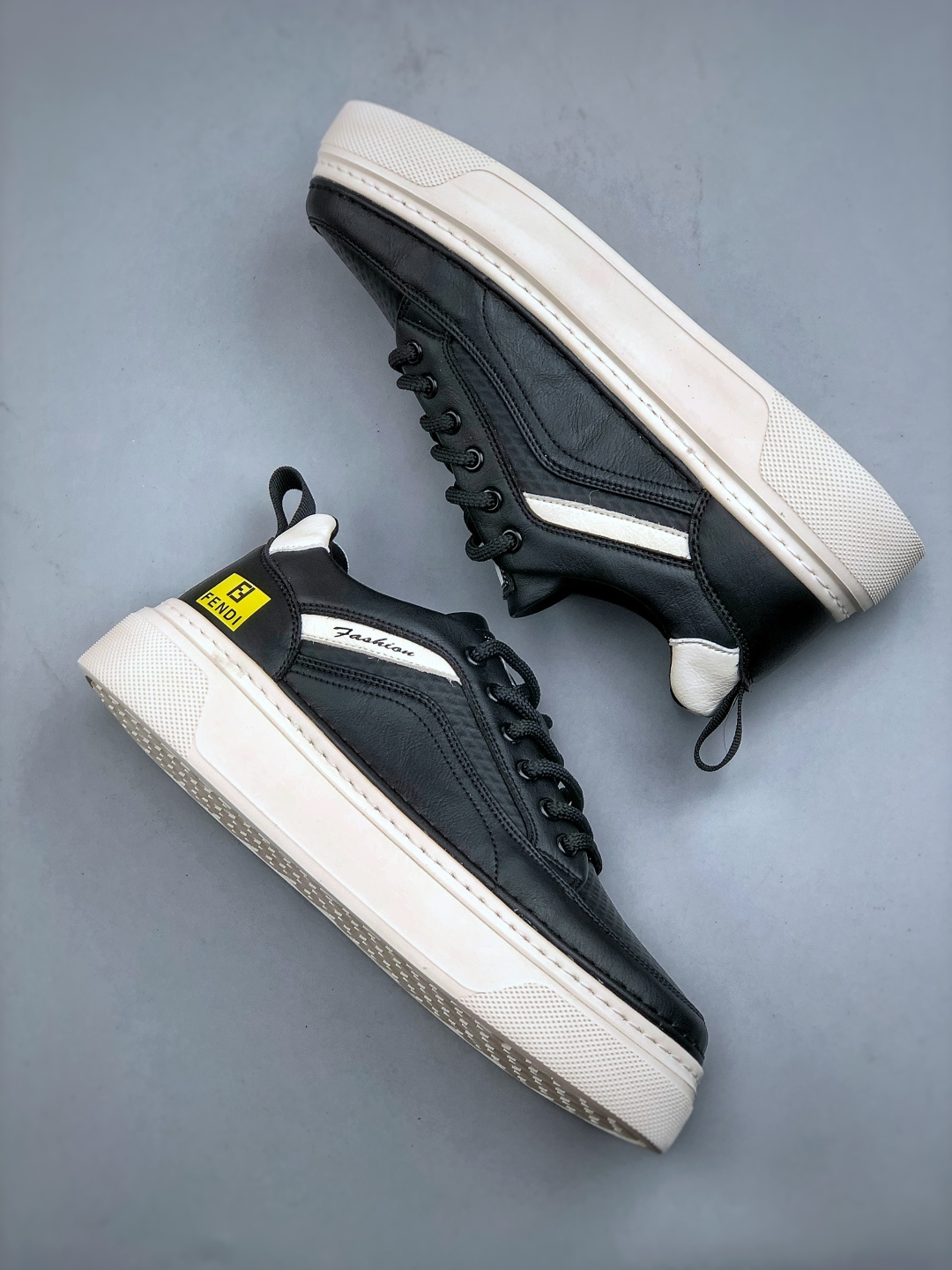 220 FENDI/ 芬迪 板鞋/休闲鞋