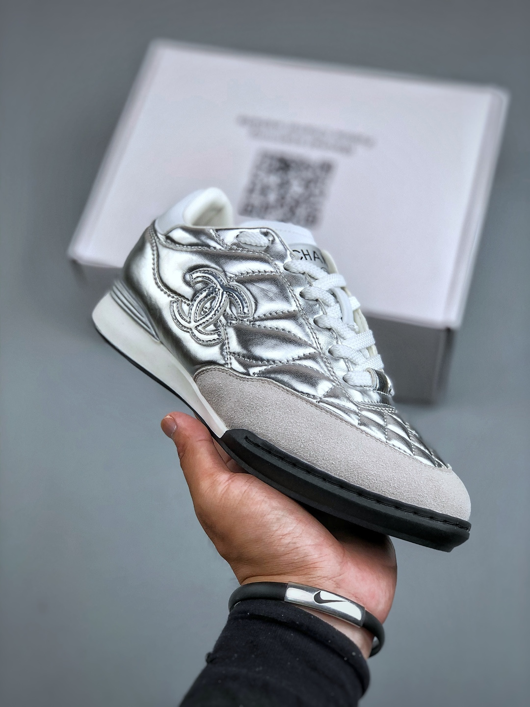 CHANEL/香奈儿 广州大厂工艺
2025新款小香风麂皮圆头熊猫菱格刺绣德训鞋
官方最新花纹礼盒顶级包装官方同步
Chanel 香奈儿最新菱格小球鞋 四季百搭 coco女孩必入 隐藏款网球鞋 秀气高级好看 非常舒适!
鞋面原版定制胎牛油皮 牛反绒 原版进口透气绒布 小羊皮内里 原版开模碎钉钉橡胶
原厂TPU组合大底
尺码:35-40