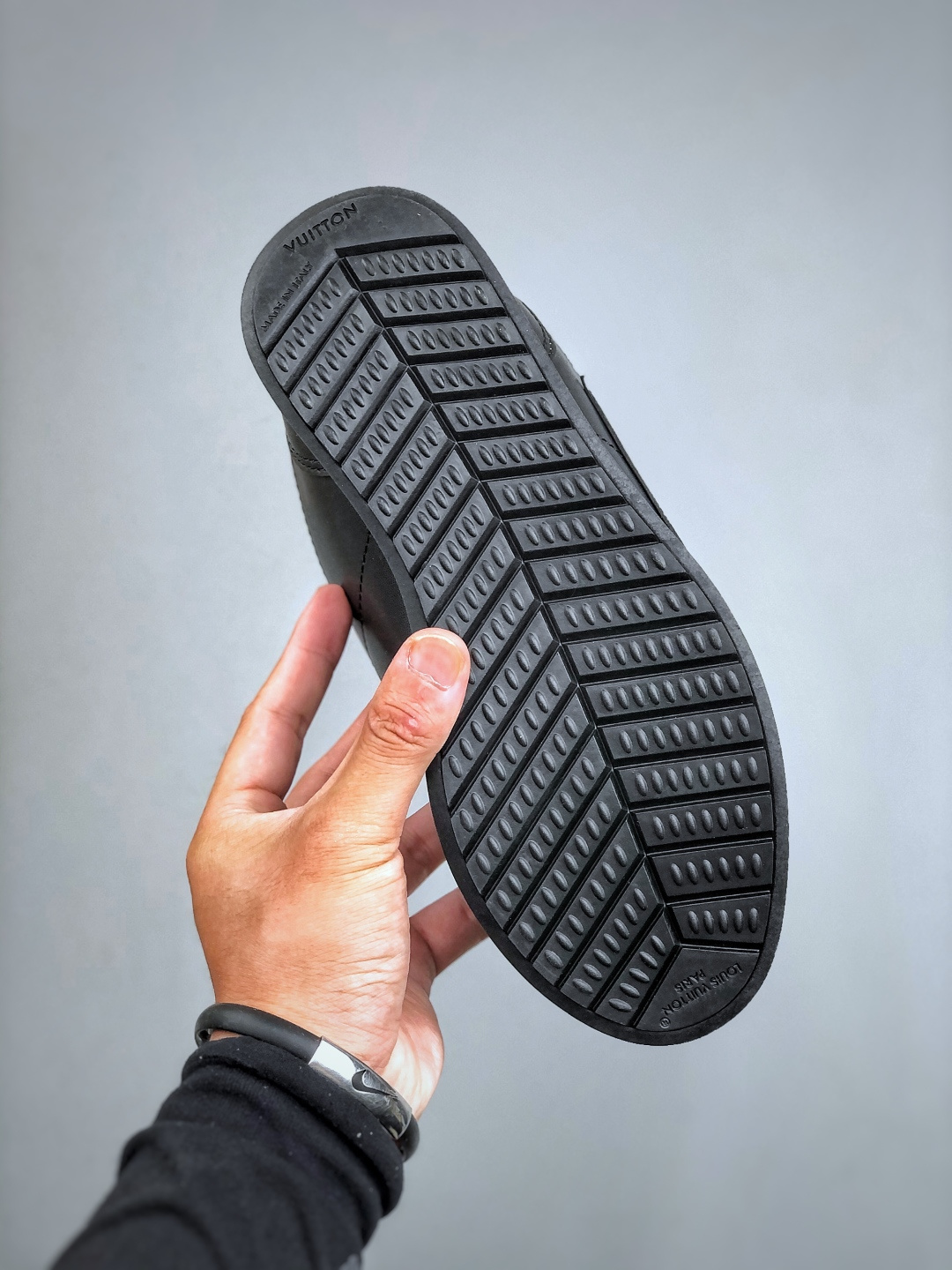 420 当季新款 LV BUTTERSOFT 运动鞋 本款 LV Buttersoft 运动鞋出自路易威登男装创意总监-Chinese UA Cheap High Quatity Brand Clothes Bags handbags Sneakers wholesale wholesaler seller from China Factory suppliers Fashion Clothing Shoes best Quality Beautiful Price 420 当季新款 LV BUTTERSOFT 运动鞋 本款 LV Buttersoft 运动鞋出自路易威登男装创意总监