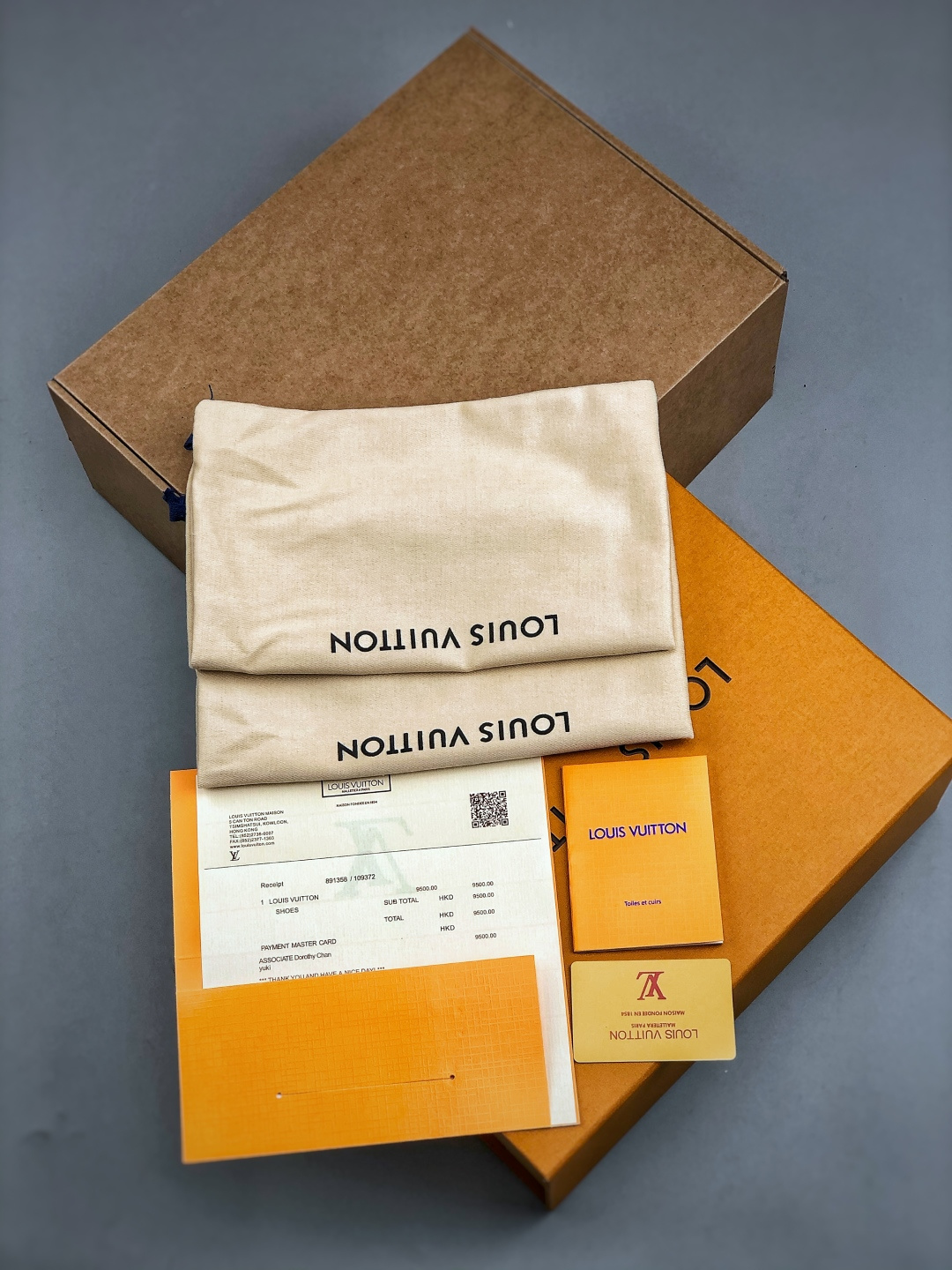 420 当季新款 LV BUTTERSOFT 运动鞋 本款 LV Buttersoft 运动鞋出自路易威登男装创意总监-Chinese UA Cheap High Quatity Brand Clothes Bags handbags Sneakers wholesale wholesaler seller from China Factory suppliers Fashion Clothing Shoes best Quality Beautiful Price 420 当季新款 LV BUTTERSOFT 运动鞋 本款 LV Buttersoft 运动鞋出自路易威登男装创意总监