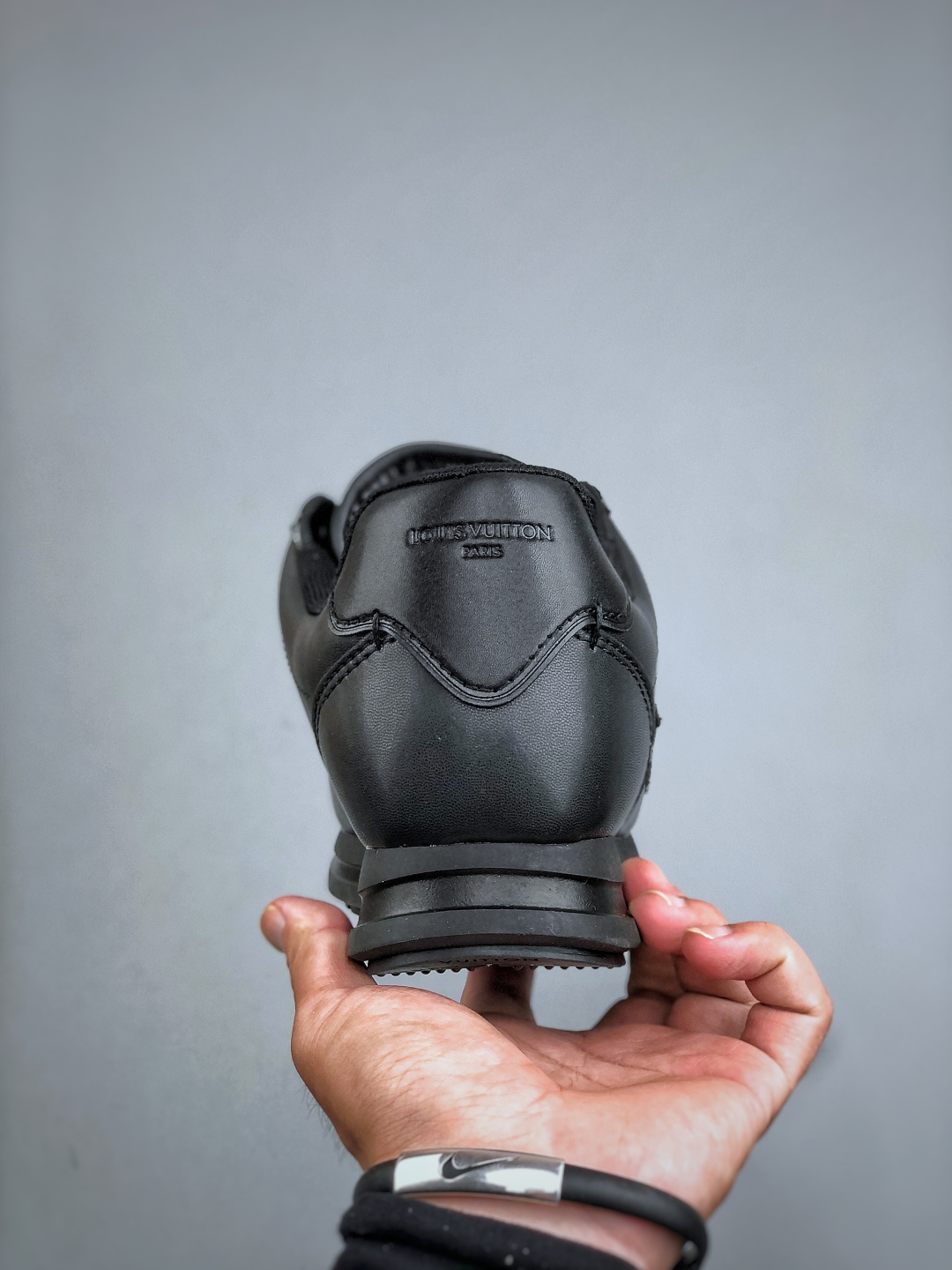 420 当季新款 LV BUTTERSOFT 运动鞋 本款 LV Buttersoft 运动鞋出自路易威登男装创意总监-Chinese UA Cheap High Quatity Brand Clothes Bags handbags Sneakers wholesale wholesaler seller from China Factory suppliers Fashion Clothing Shoes best Quality Beautiful Price 420 当季新款 LV BUTTERSOFT 运动鞋 本款 LV Buttersoft 运动鞋出自路易威登男装创意总监