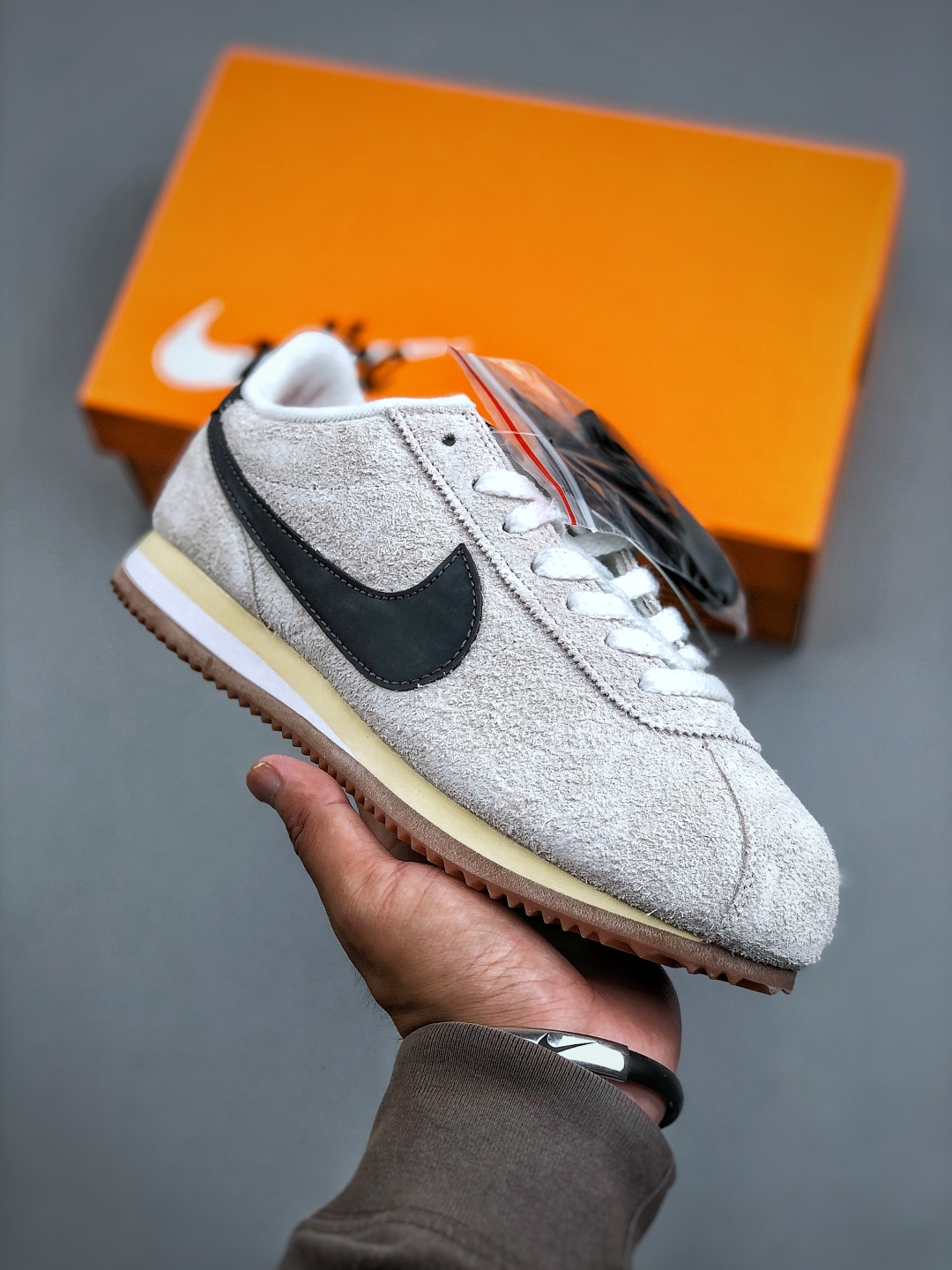 Nike Classic Cortez 耐克经典轻便舒适男子阿甘鞋休闲跑步鞋运动鞋 纯粹而执着的精神 使得Cortez种在了一代人的心里 无论是否喜欢它复古的鞋型 货号:FJ2530-102 (半)