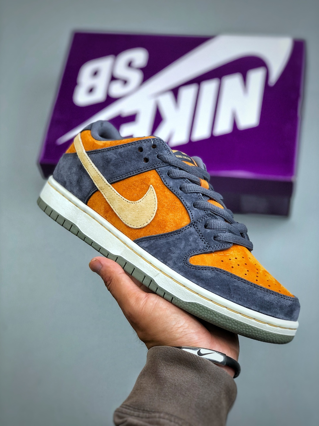 Nike SB Dunk Low pro 独家版型蒸餾加工帶來的是更好的视觉和脚感体验 超高清洁度 皮料切割干净无任何毛边 细节完美 货号:HF3063 002 (半)