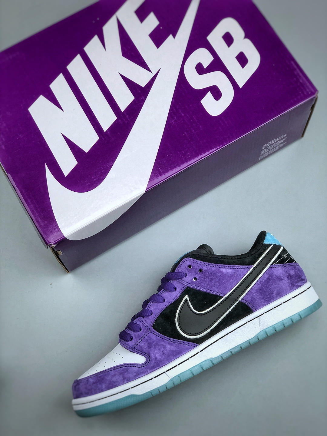 💰320
Nike SB Dunk Low pro     独家版型蒸餾加工帶來的是更好的视觉和脚感体验 超高清洁度 皮料切割干净无任何毛边 细节完美 货号：HJ0513 500 尺码：36-46（半）