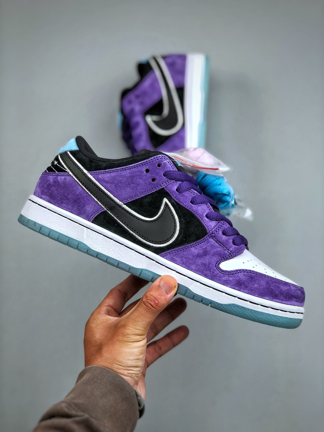 💰320
Nike SB Dunk Low pro     独家版型蒸餾加工帶來的是更好的视觉和脚感体验 超高清洁度 皮料切割干净无任何毛边 细节完美 货号：HJ0513 500 尺码：36-46（半）