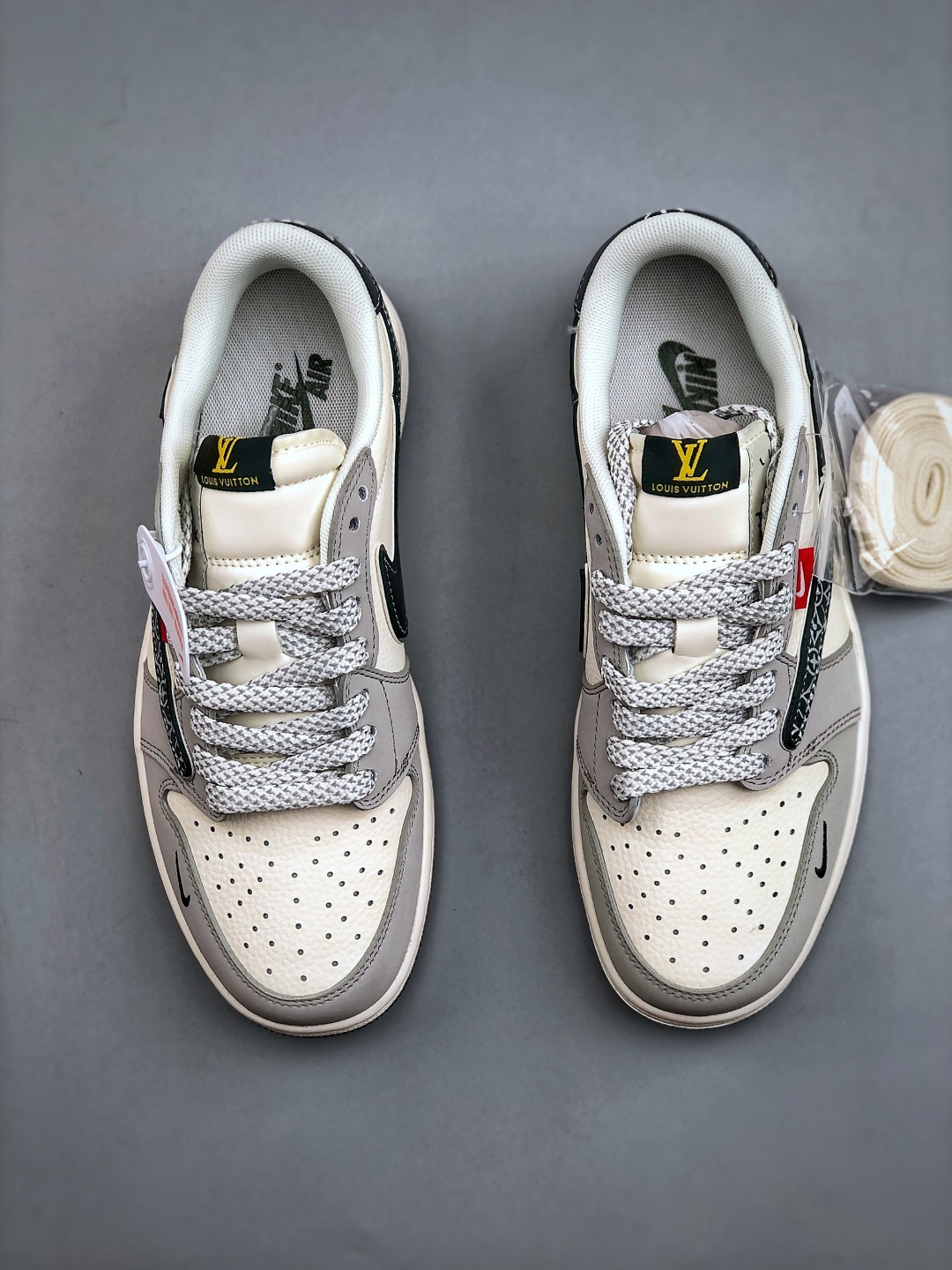 Nike Air Jordan 1 Low OG SP Travis Scott Louis Vuitton Sneakers 6 cmp i1756933385276 285 0 4