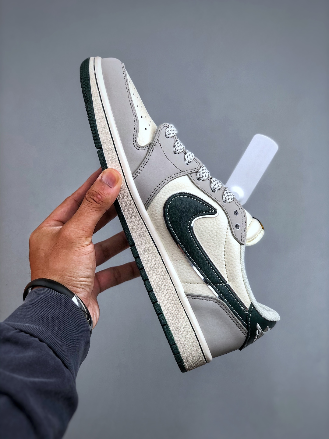 Nike Air Jordan 1 Low OG SP Travis Scott Louis Vuitton Sneakers 3 cmp i1756933385290 6610 0 1
