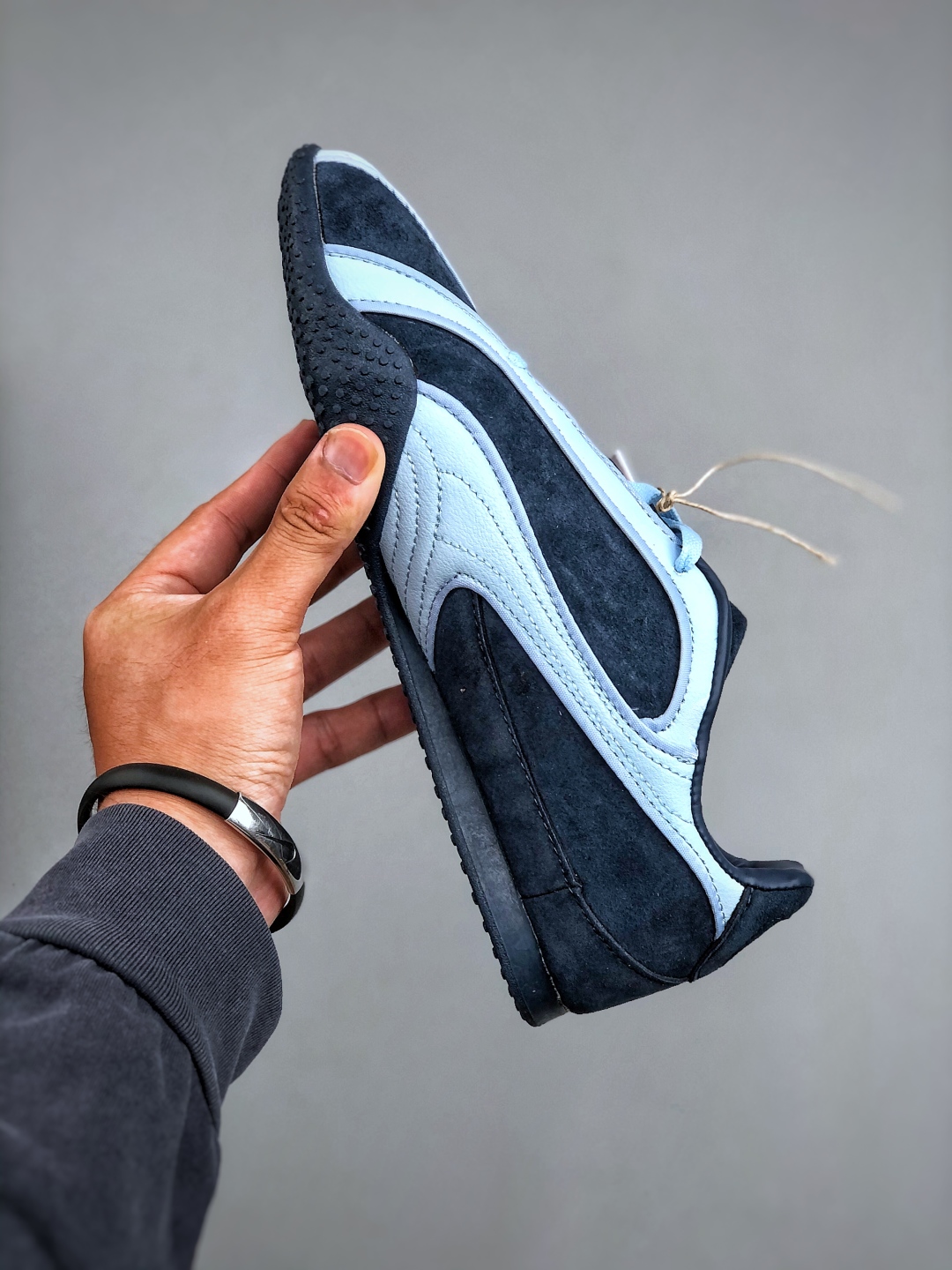 PUMA Bella V2 Low-Top Lifestyle Sneakers: Comfort & Style in Every Step 3 cmp i1756933496036 8142 0 1