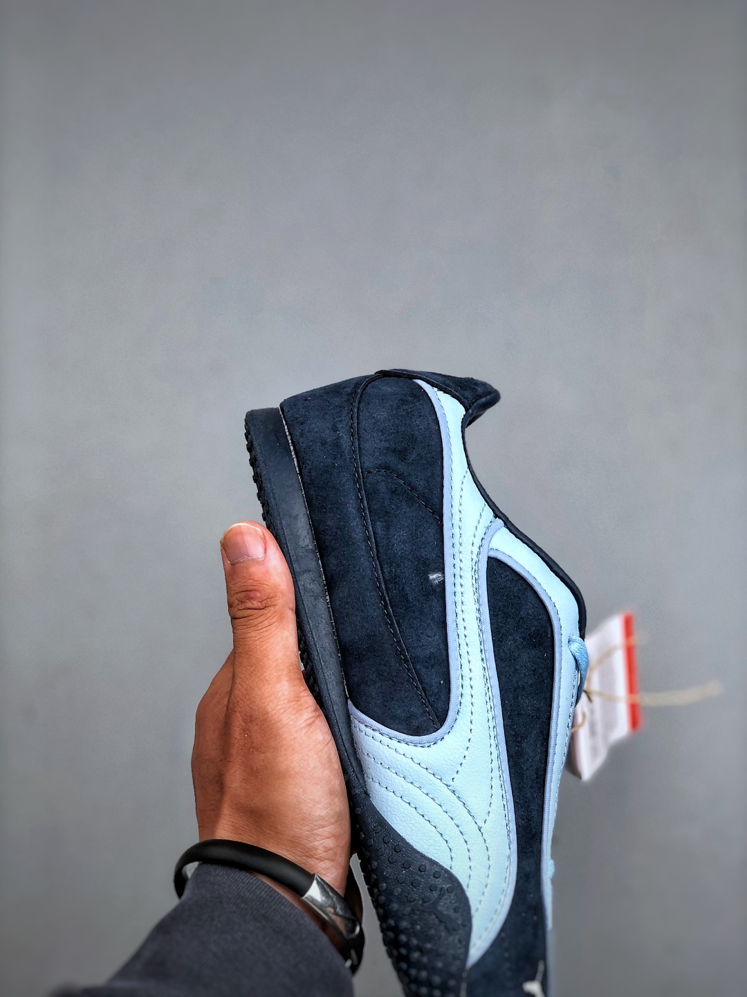 PUMA Bella V2 Low-Top Lifestyle Sneakers: Comfort & Style in Every Step 7 cmp i1756933496046 8524 0 5