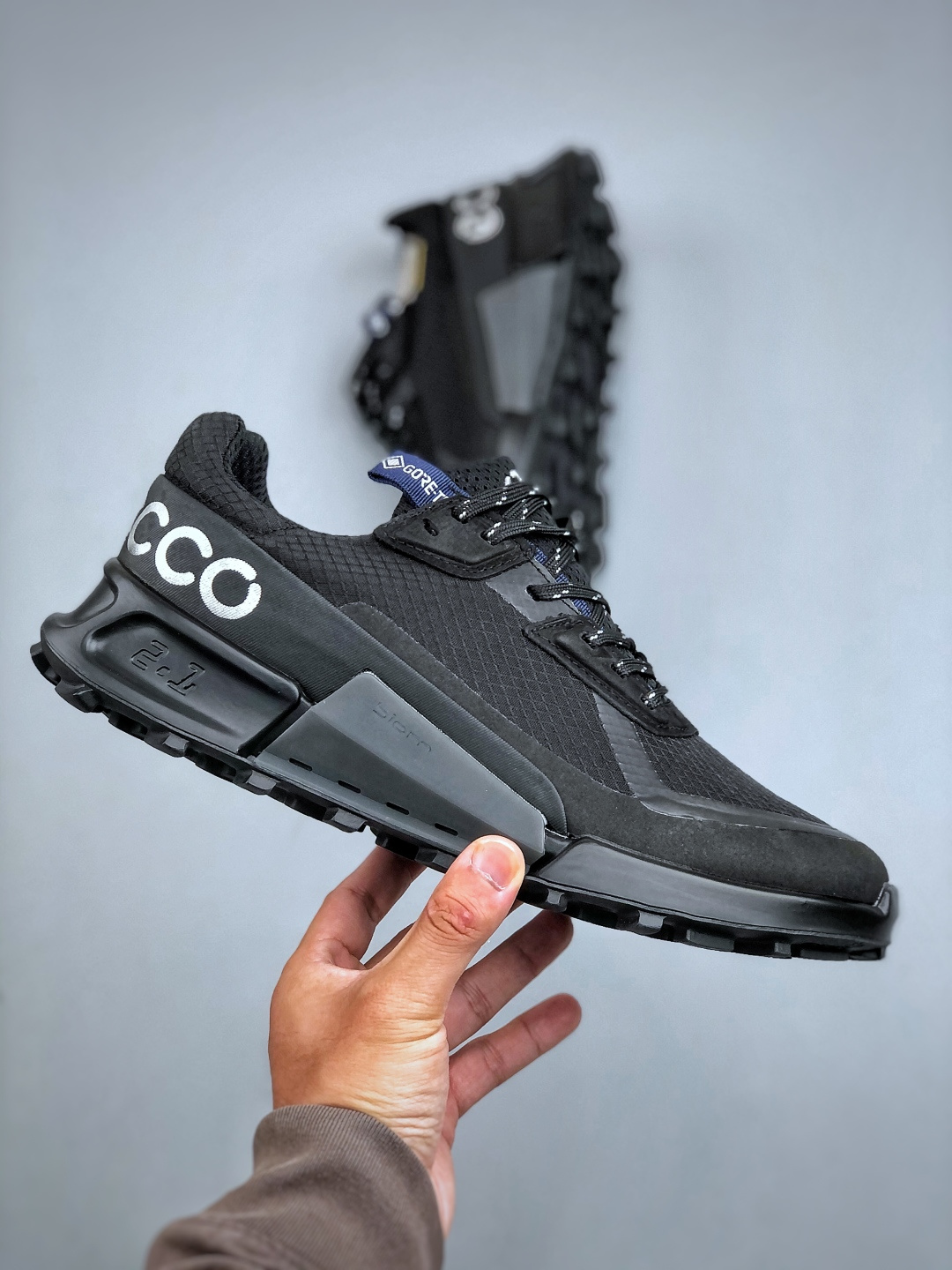 300 ECCO爱步休闲运动鞋男 防水透气跑步鞋