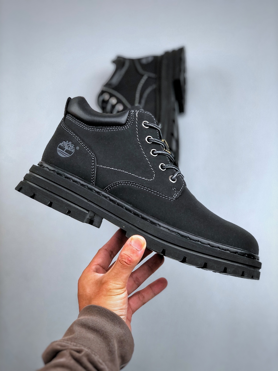 Timberland Classic Mid-Cut Boots - Premium Leather, Durable, and Comfortable 5 cmp i1757104415956 2174 0 3