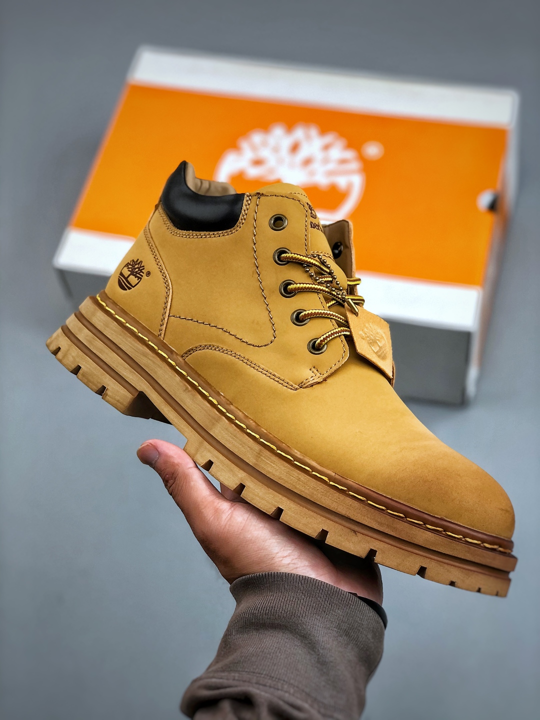 Timberland Men's Classic Leather Chukka Boots - Comfortable & Durable 2 cmp i1757104432454 2836 0 0