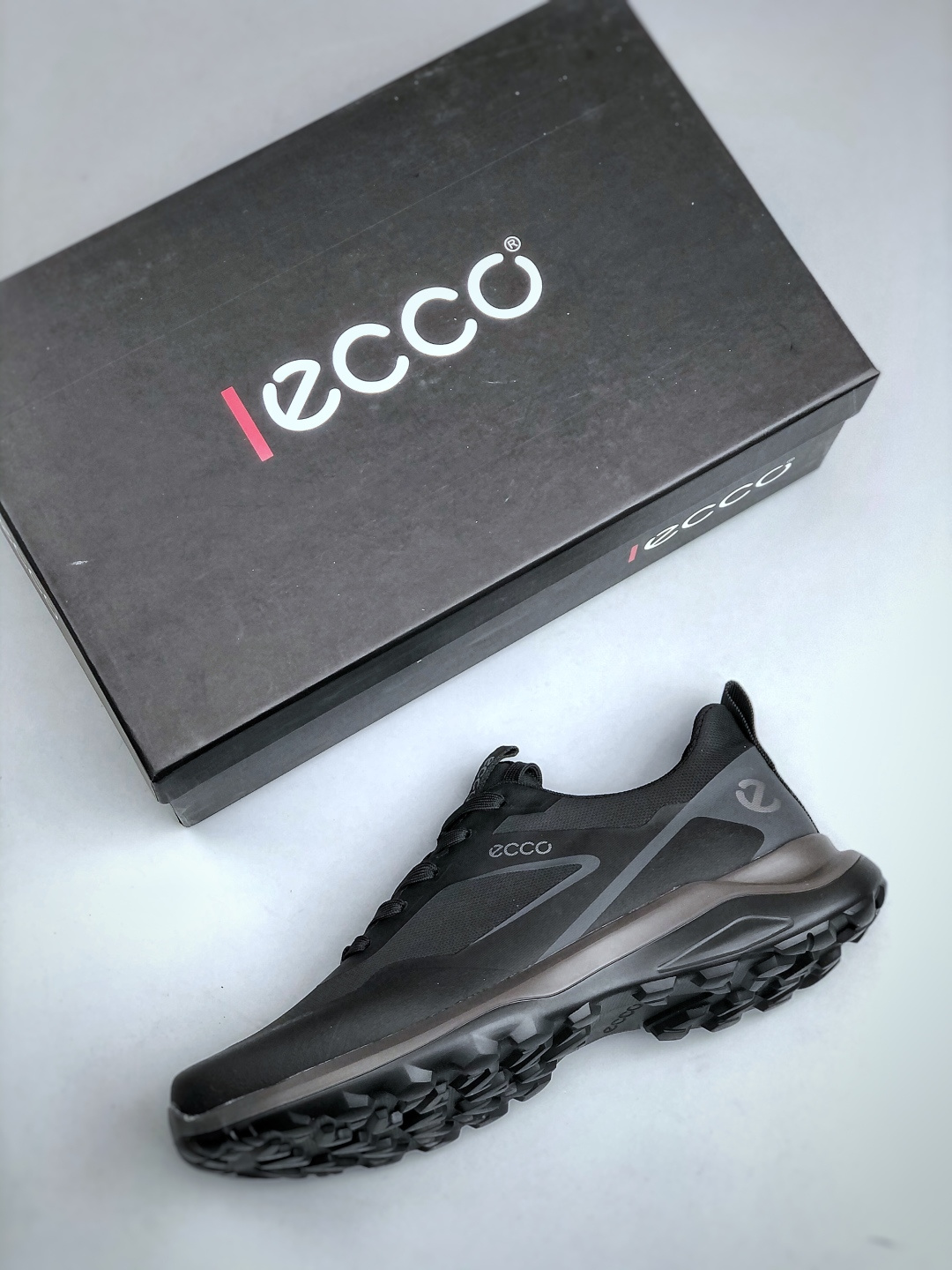 300 ECCO爱步男款运动鞋 户外防水透气防滑复古跑鞋时尚拼接徒步鞋