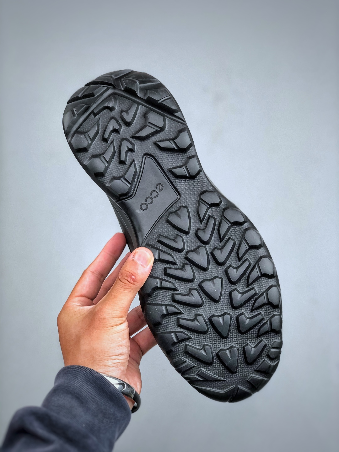 300 ECCO爱步男款运动鞋 户外防水透气防滑复古跑鞋时尚拼接徒步鞋