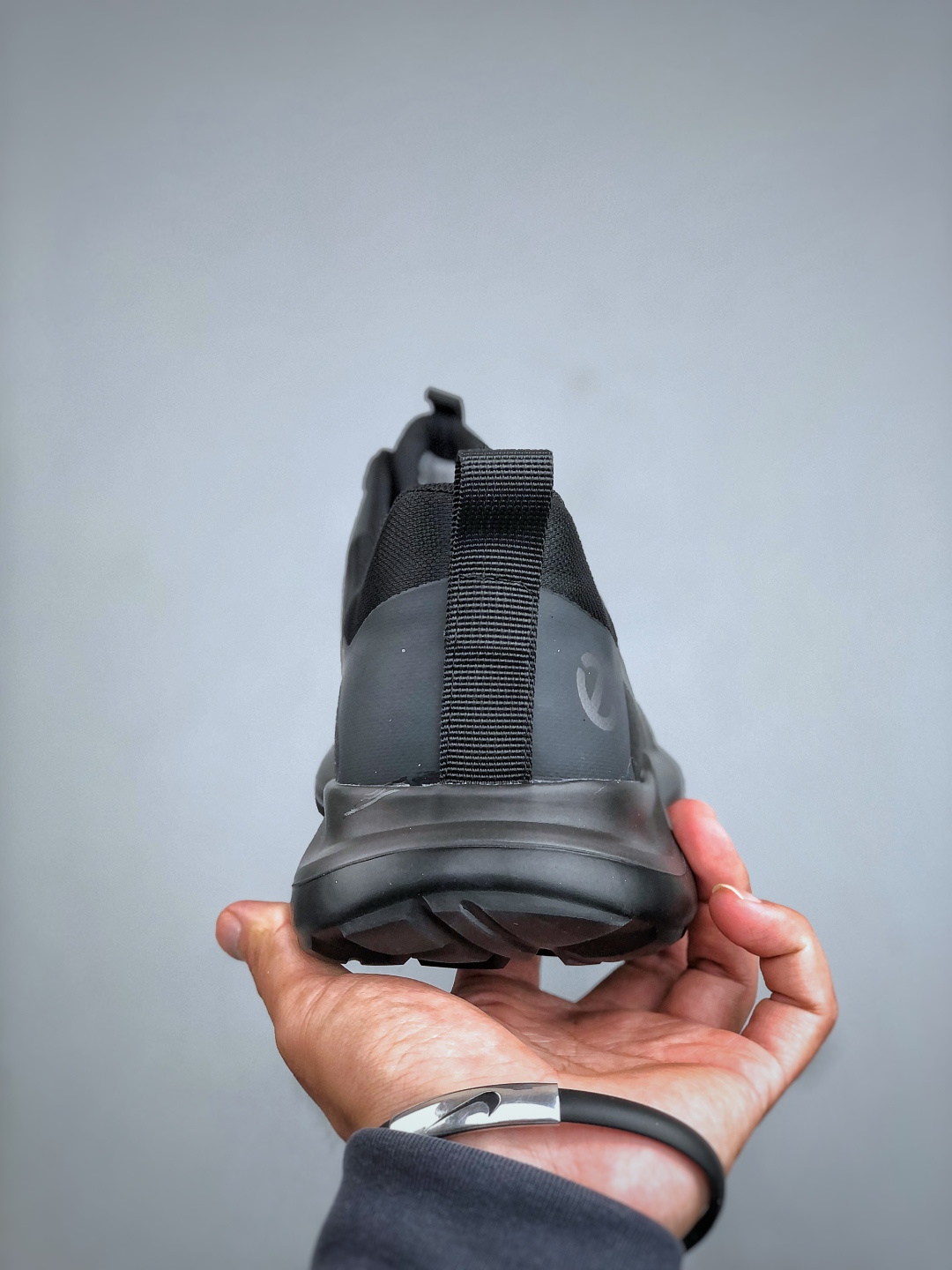 300 ECCO爱步男款运动鞋 户外防水透气防滑复古跑鞋时尚拼接徒步鞋