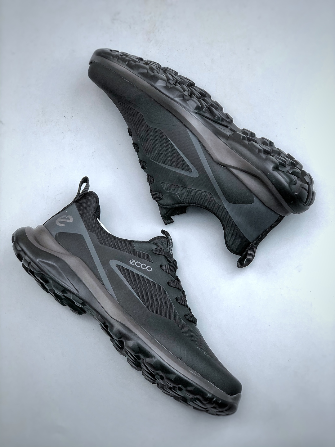 300 ECCO爱步男款运动鞋 户外防水透气防滑复古跑鞋时尚拼接徒步鞋