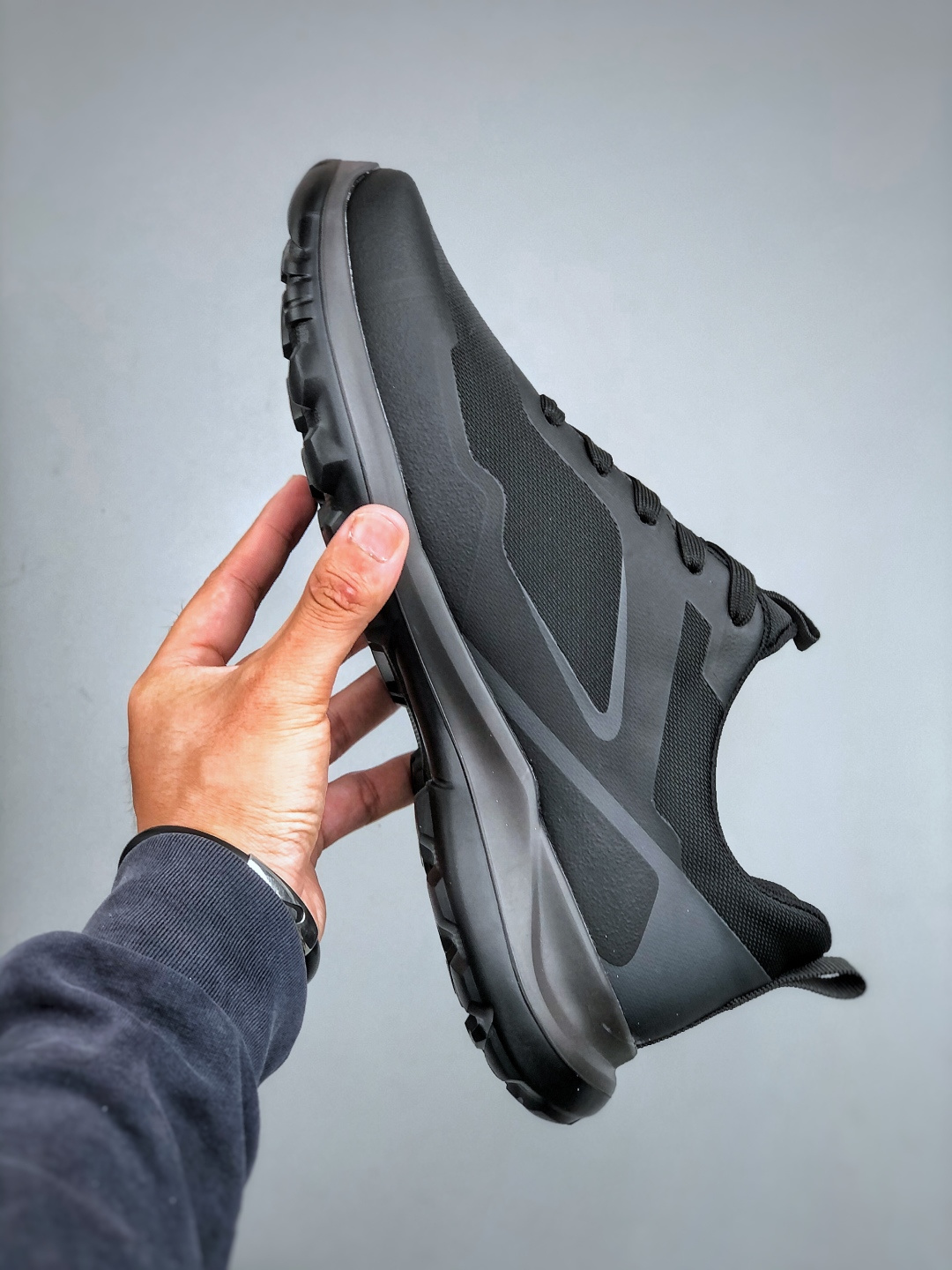 300 ECCO爱步男款运动鞋 户外防水透气防滑复古跑鞋时尚拼接徒步鞋