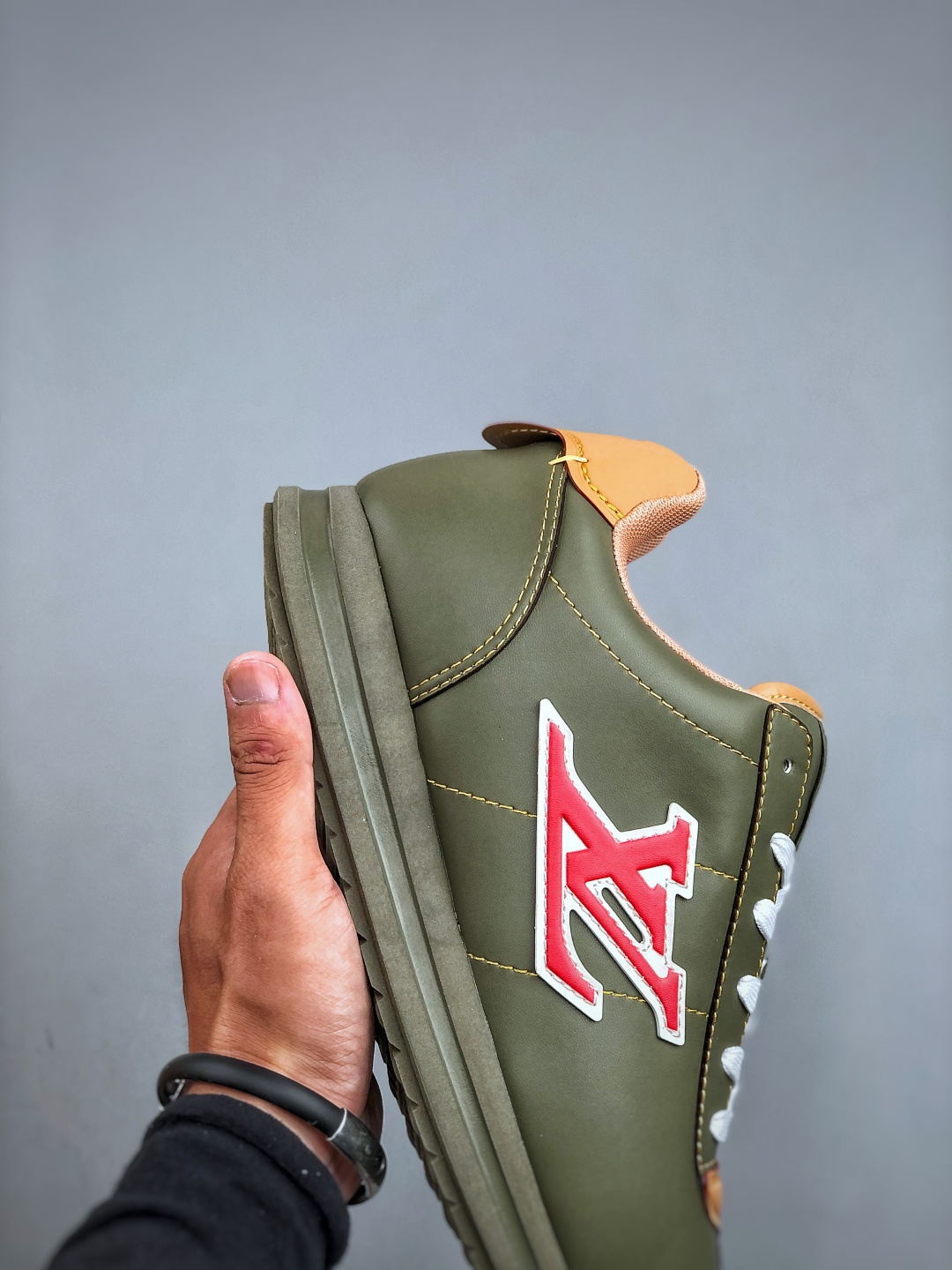 420 当季新款 LV BUTTERSOFT 运动鞋 本款 LV Buttersoft 运动鞋