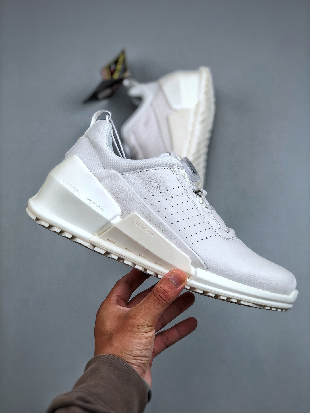 300 ECCO爱步男士休闲运动鞋 缓震牛皮跑步鞋 BIOM2.0系列新款