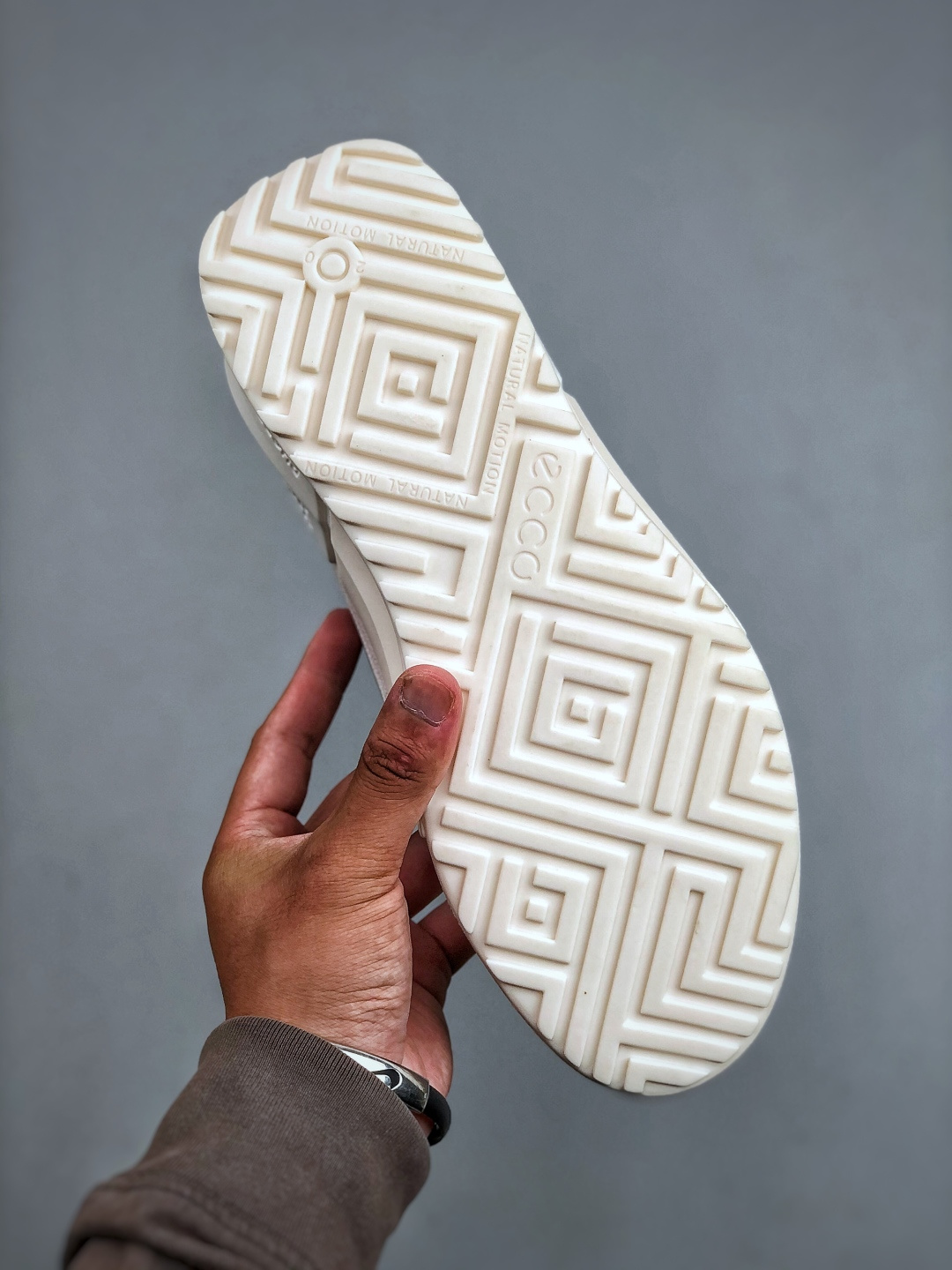 300 ECCO爱步男士休闲运动鞋 缓震牛皮跑步鞋 BIOM2.0系列新款